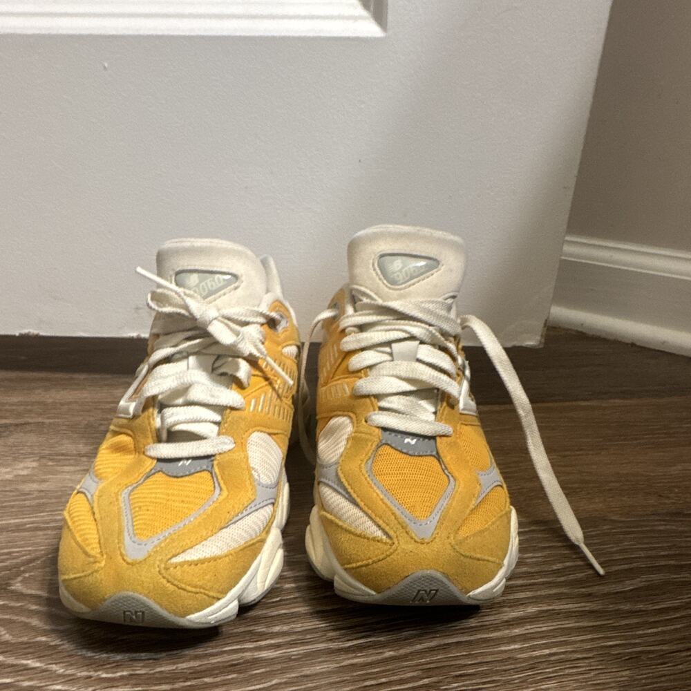 New Balance 9060 "Varsity Gold" Size 6.5
